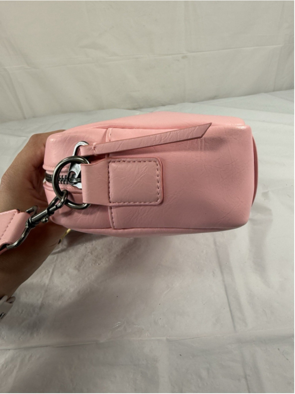 Universal Threads Camera bag Pink Crossbody with guitar Strap Multicolored new - Picture 4 of 16